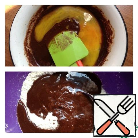Add the egg to the cooled chocolate mass and mix thoroughly. Add the chocolate mass to the dry ingredients and knead the dough thoroughly with a spatula.