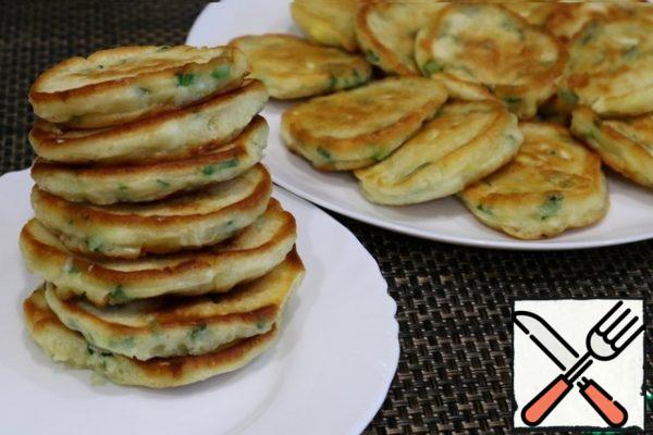 Snack pancakes with green onions and eggs are ready! All Bon appetit!