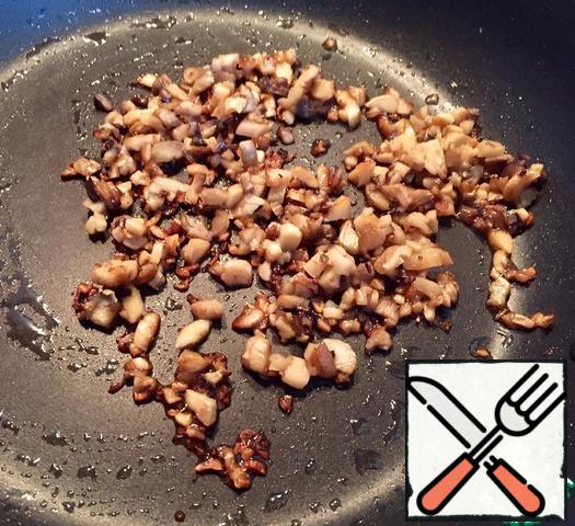 Fry finely chopped mushrooms.