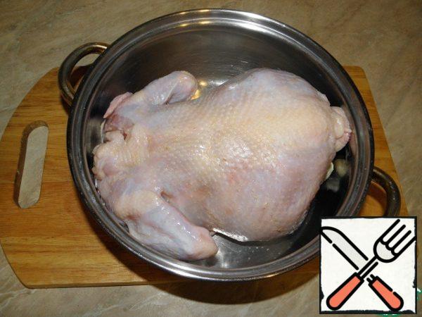 Put the chicken in a bowl, cover with a lid and put it in the refrigerator for at least 24 hours) so it can stand up to 70 hours maximum (depending on weight) I have a Golden mean, enough about 30-35 hours (at this weight) if the juice is released-it should be drained