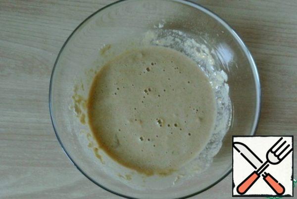 Pour in the milk, stir.
