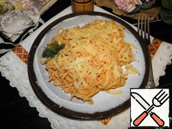 Spread on plates and sprinkle with grated hard cheese. Enjoy your meal.