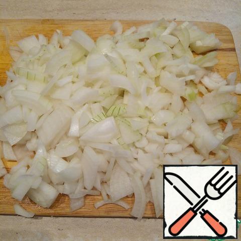 Onions cut arbitrarily, but not large.