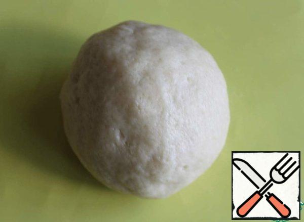 For the dough: butter, flour and sugar - beat with a blender or mixer in the crumbs, add water, knead the dough, roll into a ball, wrap in film, in the refrigerator for at least 30 minutes.