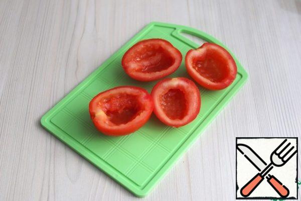 Tomatoes (2 PCs.) cut into two parts, remove excess liquid and seeds.