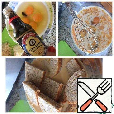 The form vystelit paper. Beat eggs with natural soy sauce, cream, pepper. If you salt a little from the sauce, then add salt. Bread cut into 15-18 pieces depending on the size of your form. Dip it in the egg mixture and lay out the bottom and edges of the mold. Bake for 5 minutes.