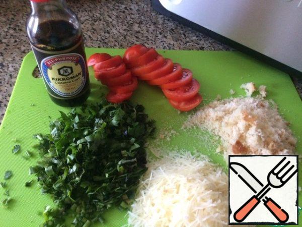 Cut the tomato into slices.
