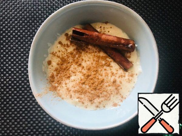 The dish is ready. Most often, porridge (dessert) is sprinkled with cinnamon. Sometimes they put 3-4 tablespoons of jam, but then they just stick together)
Enjoy your meal.