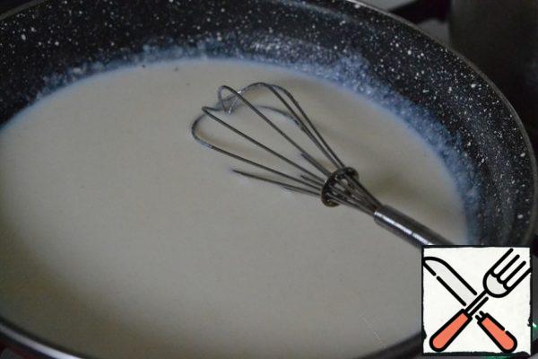 In a frying pan, melt the butter, add the flour and, constantly stirring, add the milk.
Bring to boil.