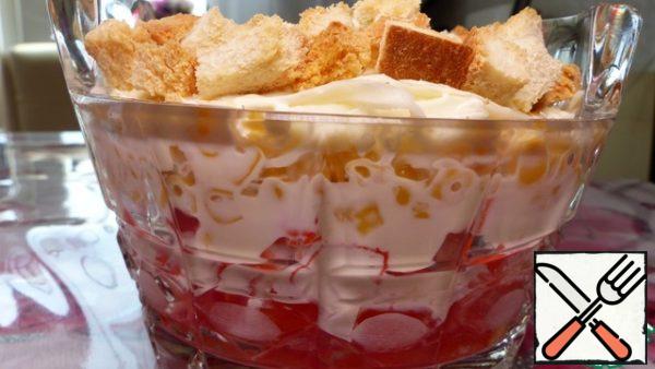 We send the salad to the refrigerator for 1 hour.
Garnish with crackers before serving.
And I wish you a pleasant appetite, good mood and all the best!