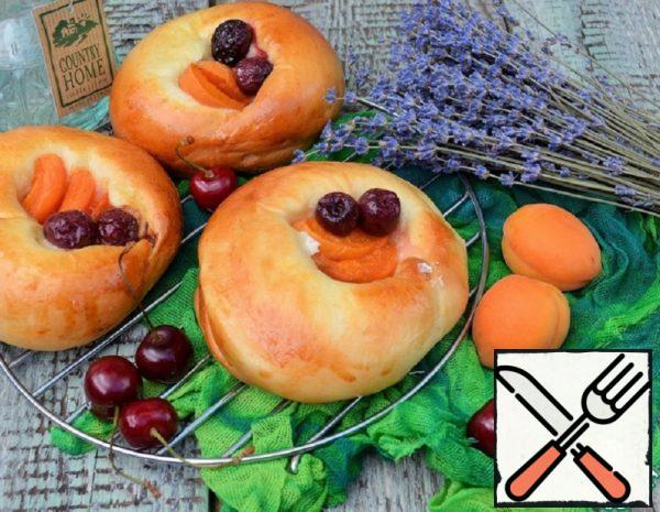 Buns with Cottage Cheese and Fruit Recipe