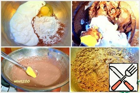 Prepare cream: combine yogurt, sugar, vanilla, flour, cocoa powder, egg. All the ingredients mix well and put in a water bath. Constantly stirring heat until thick. The cream is cooled to room temperature and enter the butter. Beat until smooth, homogeneous, air condition.