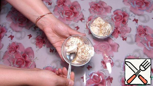 The ice cream is ready.
It turns out very tasty, gentle and returns to childhood)
And I wish you a pleasant appetite, good mood and all the best!