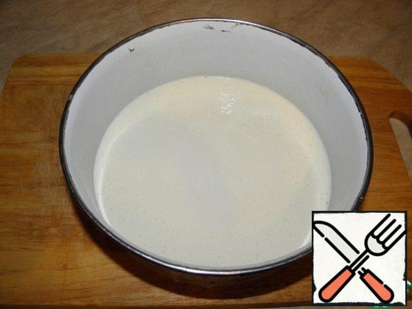 Beat cottage cheese with eggs and sugar.