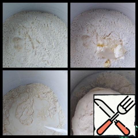 300 g flour add the salt 0.5 tsp., put 50 g of butter is soft and mix into crumbs, add the milk and knead the dough.