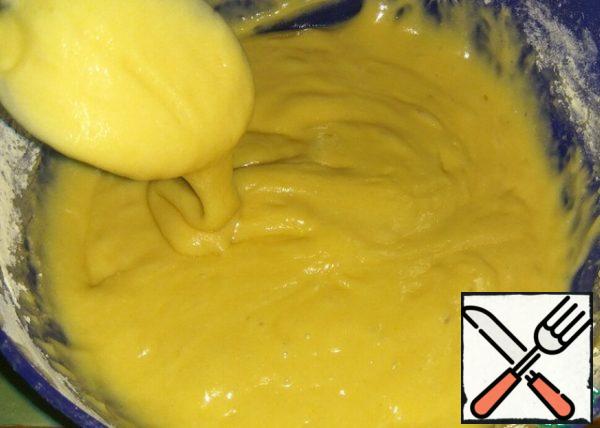 Add the vegetable oil, water, and juice from half of a lemon. Whip.
Add flour with baking powder and lemon zest if desired. Stir. 