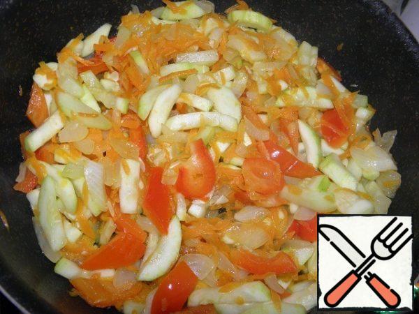 Then sweet pepper (cut everything arbitrarily)
