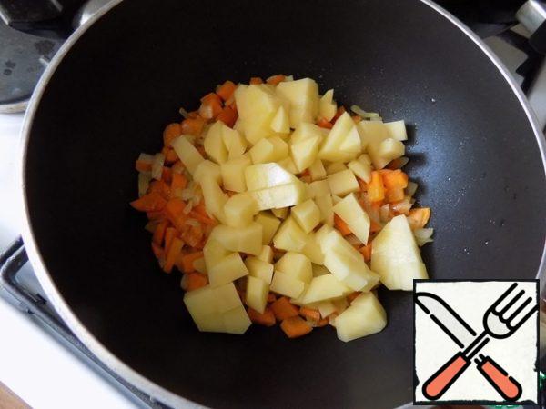 Through 3-5 minutes put in a pan of potatoes, cut small dice. A little tiresome, and it's still 3-5 minutes.