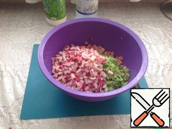 Slice the radish.

