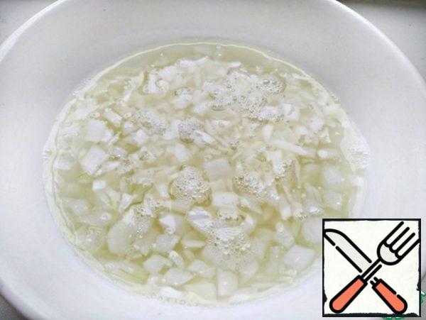Pour boiling water over the onion to remove the bitterness, then rinse with cold running water.
