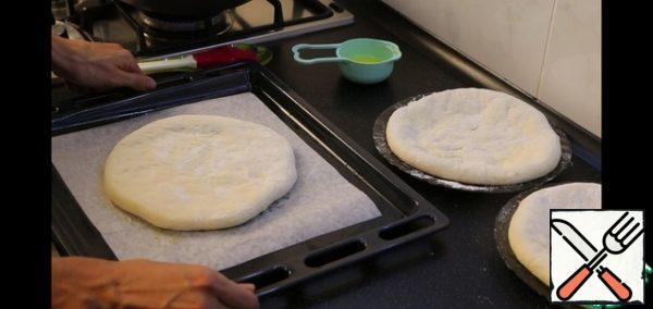 As an illustrative example, I will give 3 dishes that I baked in the oven.
Perhaps for some reason you don't eat fried and you will be interested in the result.
Bake on greased parchment in a preheated 170 degree oven for about 15 minutes. But it is better to focus on a ruddy, golden crust.
I didn't lubricate the top, but you can either egg or milk.
