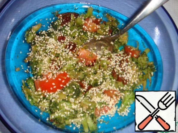 Sprinkle with sesame seeds. Ready.