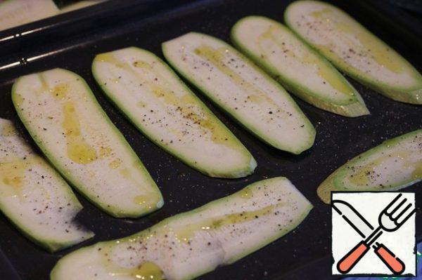 Cut the zucchini into slices at least 4 mm wide, put on a baking sheet, sprinkle with olive oil, season with salt and pepper and bake in the oven at a temperature of 220 * for 20 minutes.
