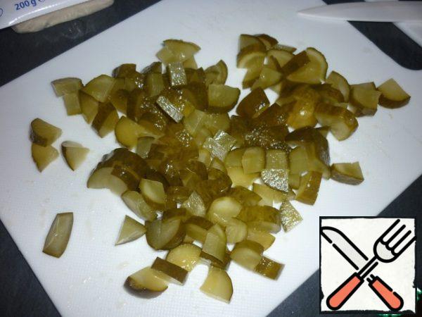 Cut the pickles.
