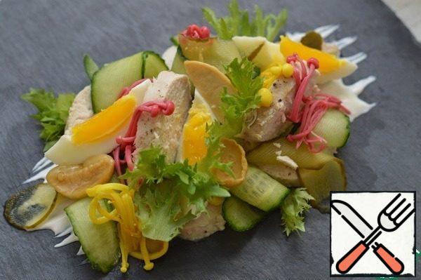 Garnish with lettuce leaves, sprinkle with nuts.
I also decorated the enoki mushrooms with tinted beet juice and turmeric.

