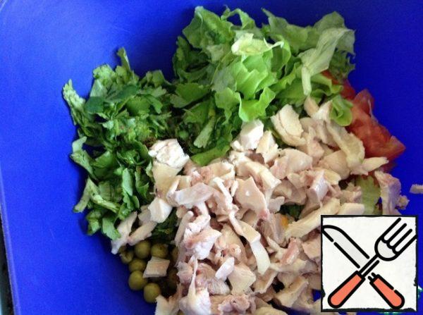 Cilantro finely chop, lettuce pick hands arbitrarily. Chicken breast cut into small cubes.