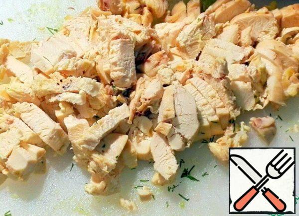 Chicken breast, pre-boiled
with the addition of salt and spices, is separated
from the bones and cut into small cubes.
