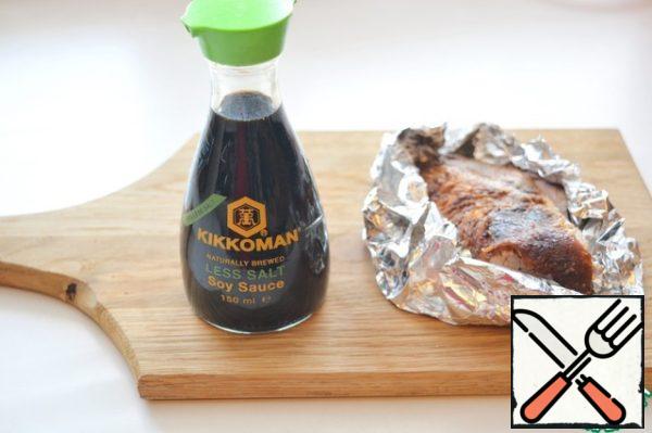 Mix 2 tablespoons of soy sauce and 2 tablespoons of orange juice, marinate the duck breast in this mixture for half an hour. Wrap it in foil and put it in a preheated 200°C oven. Bake for 30 minutes, cool completely in foil, cut into thin slices.