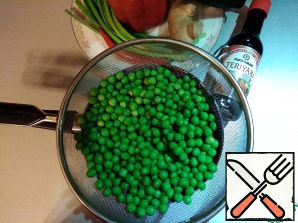 Green peas. Prepare according to the instructions on the package. I have long preferred frozen peas, not canned ones.
