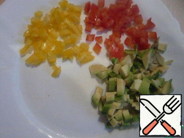 Dice the red and yellow peppers.