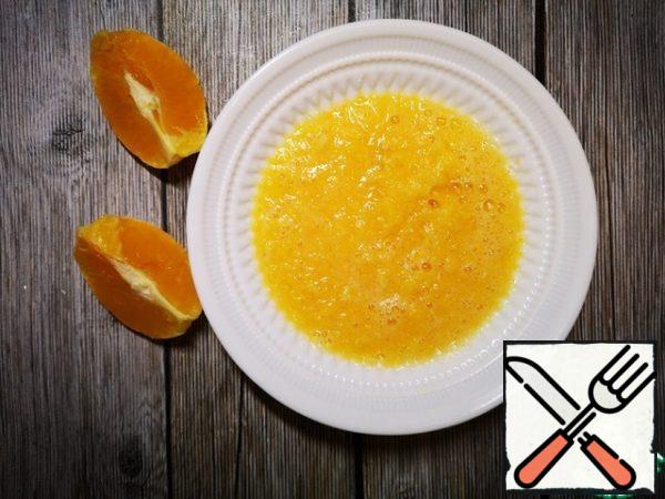 Peel the orange, remove the seeds and chop with a blender or food processor.
