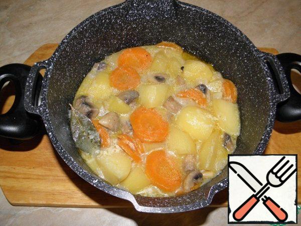 Simmer on low heat, stirring, for 5-6 minutes.
