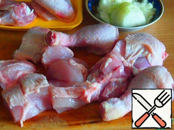 Chicken cut into portions to separate the legs and cut popopm at the joint, cut off the breast and cut it into large pieces.Chicken cut into portions to separate the legs and cut popopm at the joint, cut off the breast and cut it into large pieces.