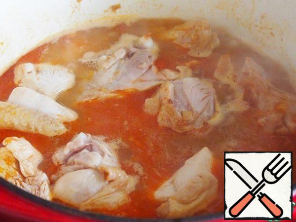Stir-fry the chicken in a small amount of paprika. Then add water to cover the chicken. Cover and cook over low heat until the meat is ready.
