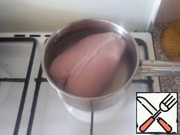 Put the chicken breast to cook.
