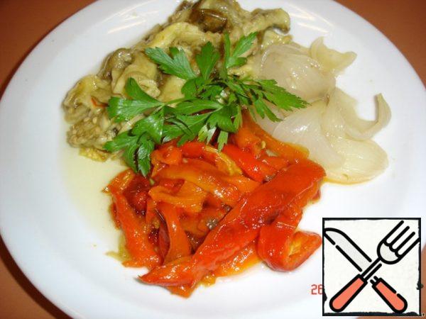 To serve salads or cold appetizers with herbs. You can complement any cold snack - combine with all products.