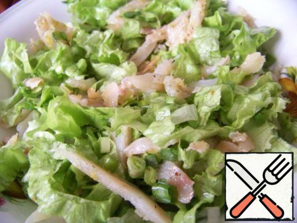 Mix the greens and ham, pour the rest of the dressing, mix again.
