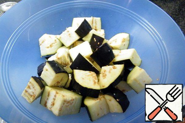 Wash the eggplant, cut into small pieces, add salt and let stand for 15-20 minutes.