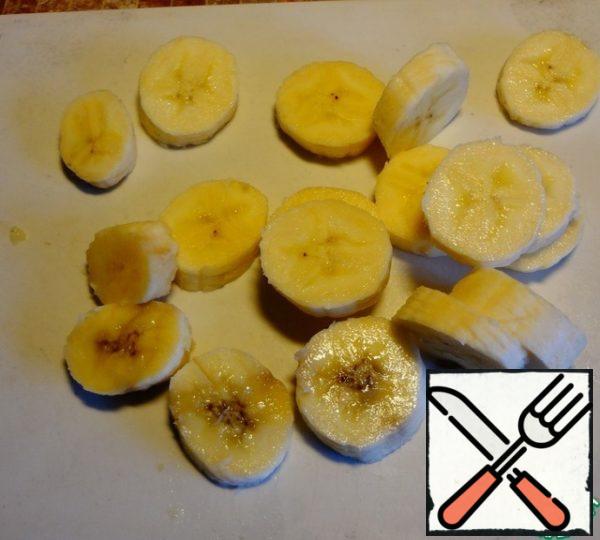 Peel and chop the banana.