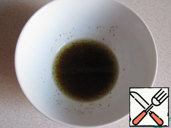 For the dressing mix the olive oil, soy sauce and the juice of half a lemon. Add salt and pepper to taste.