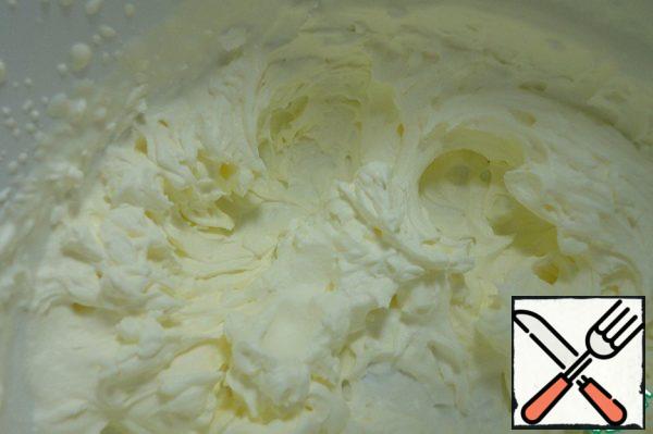 Beat the cream into a dense mass.