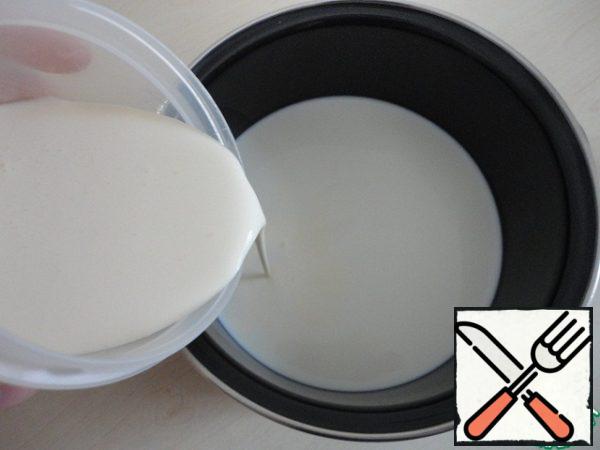 First, prepare the custard. In a small bowl strongly heat, but do not bring to a boil the cream and milk.