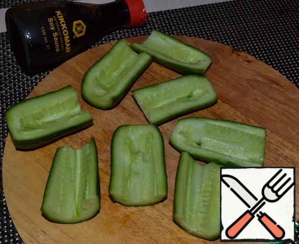 Cucumbers wash, cut in half lengthwise and spoon remove the seeds.