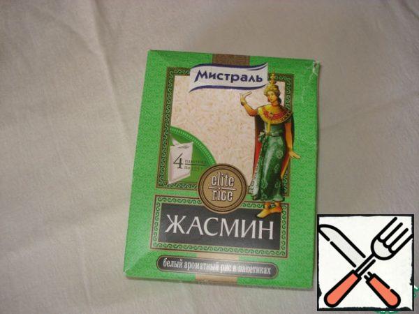 On the side dish I took rice, 2 sachets. Prepare it as it is written on the package. Then be sure to rinse with water.

