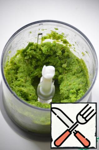 Beat with a blender in a homogeneous vegetable puree.