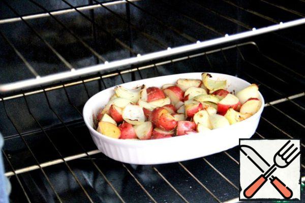 We put it in a preheated 220 degree oven. Bake, turning it over with a spatula from time to time, for 1 hour.